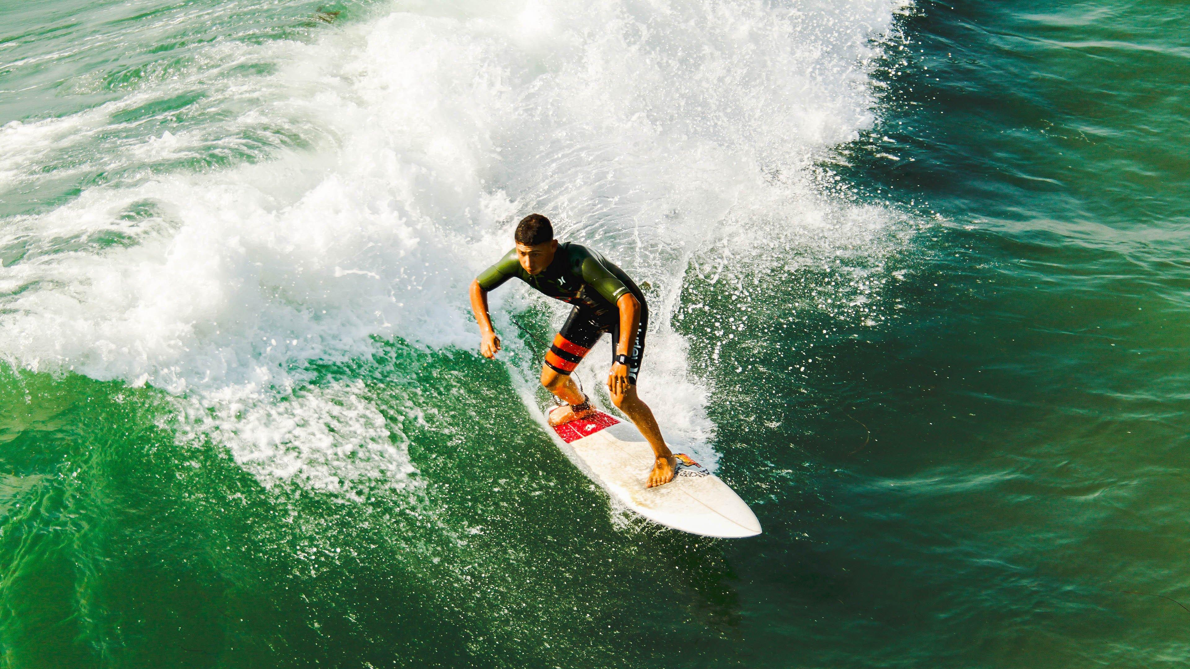 比利亚雷亚尔迎战巴萨，西甲争冠关键战前瞻